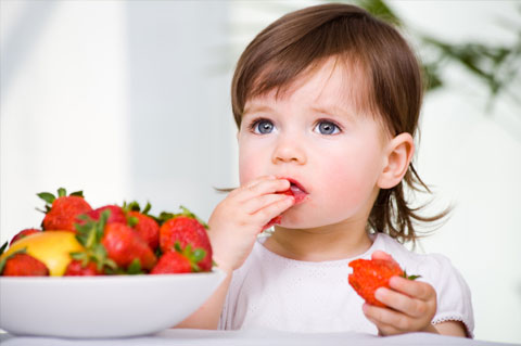 Child-eating-strawberries
