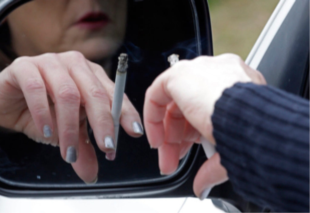 women_bad-habit-smoking